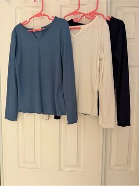 4/$25 Girls Ribbed  V-Neck Long Sleeve Top - Blue, White, Navy 
Size 10/12
